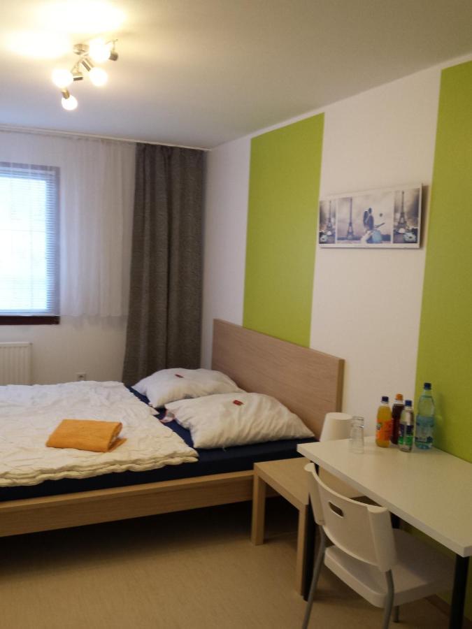 Jugendgastehaus Lichterfelde Hostel Berlin Exterior photo